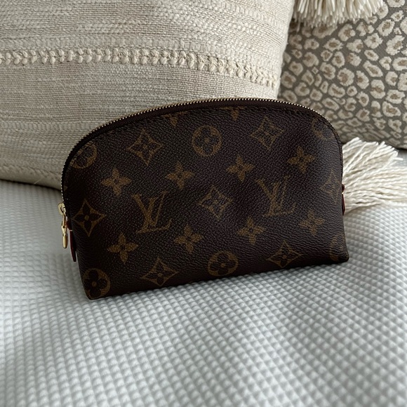 Louis Vuitton Cosmetic Pouch - Picture 3 of 12